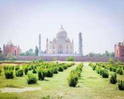 Shah Jahan chooses this site as it is the perfect place to view the Taj Mahal.